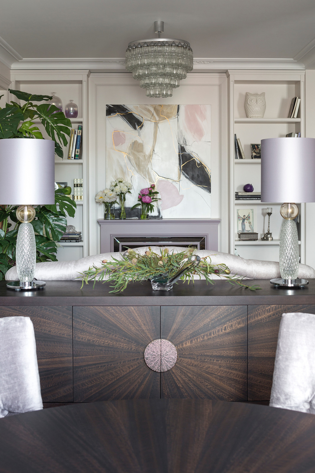 Современная классика в лиловой дымке