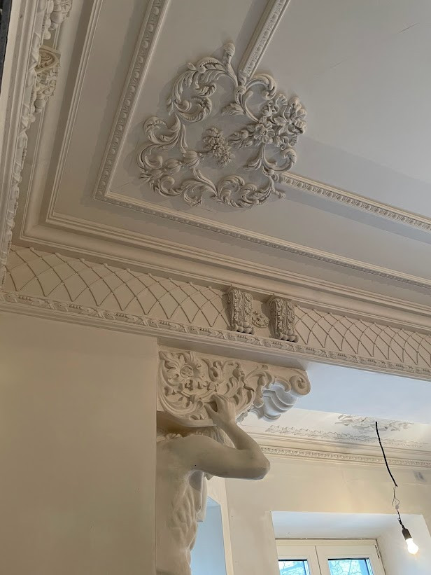 Потолочный декор из гипса