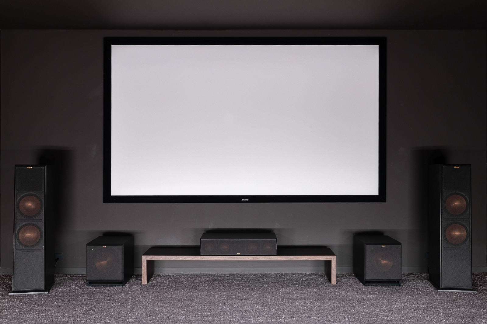 Персональный кинозал Монолит