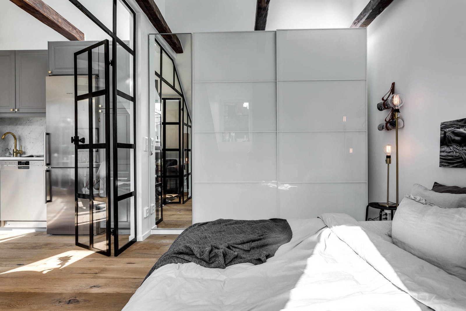 Наши работы: распашная перегородка .