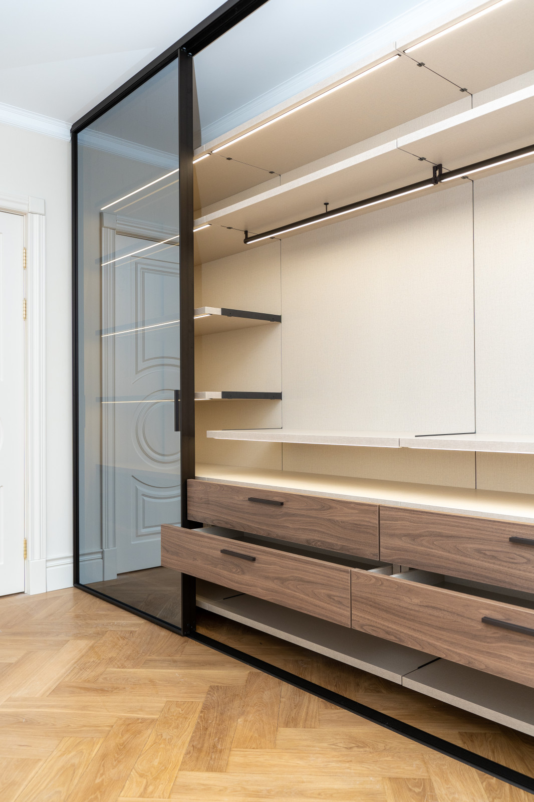 Воздушная гардеробная APPERIA для сталинки в центре Москвы