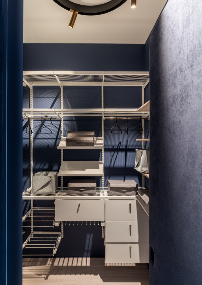 Спальня с портретом музы