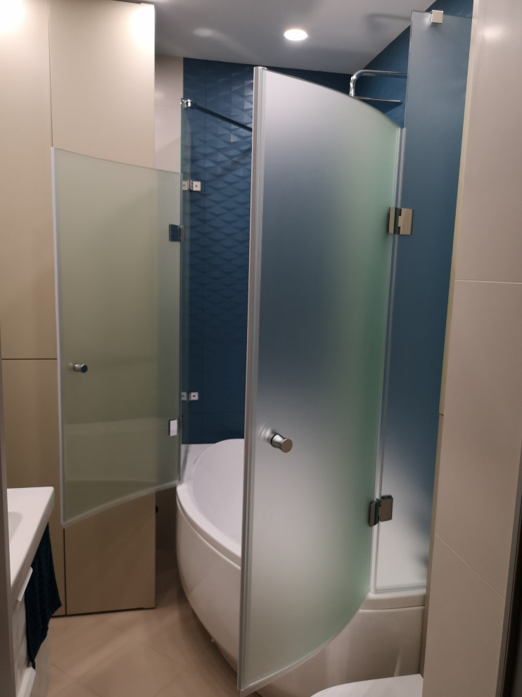 Стеклянная перегородка на ванной