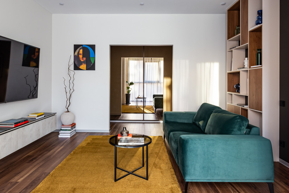 Белый в цвете