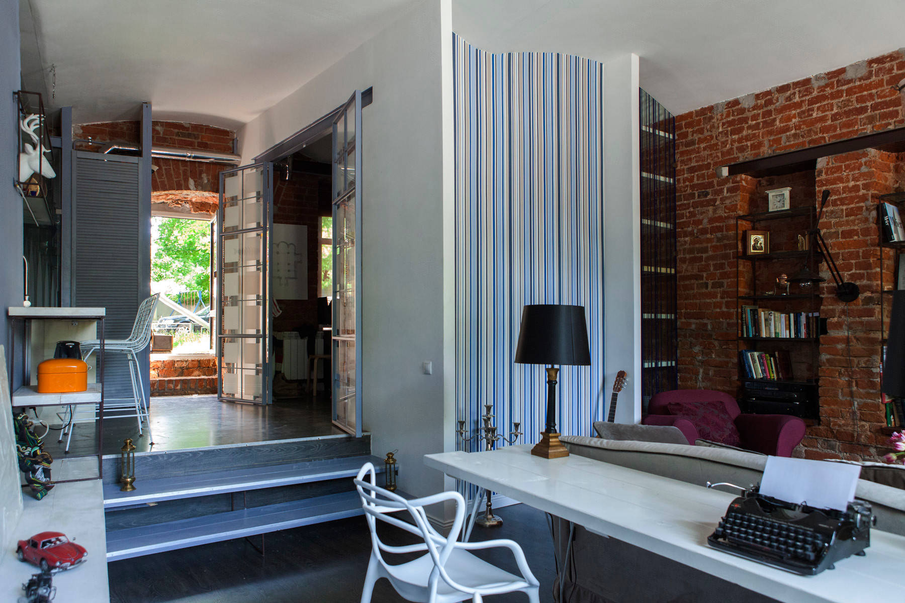 В гостях: Квартира-студия на первом этаже дореволюционного дома