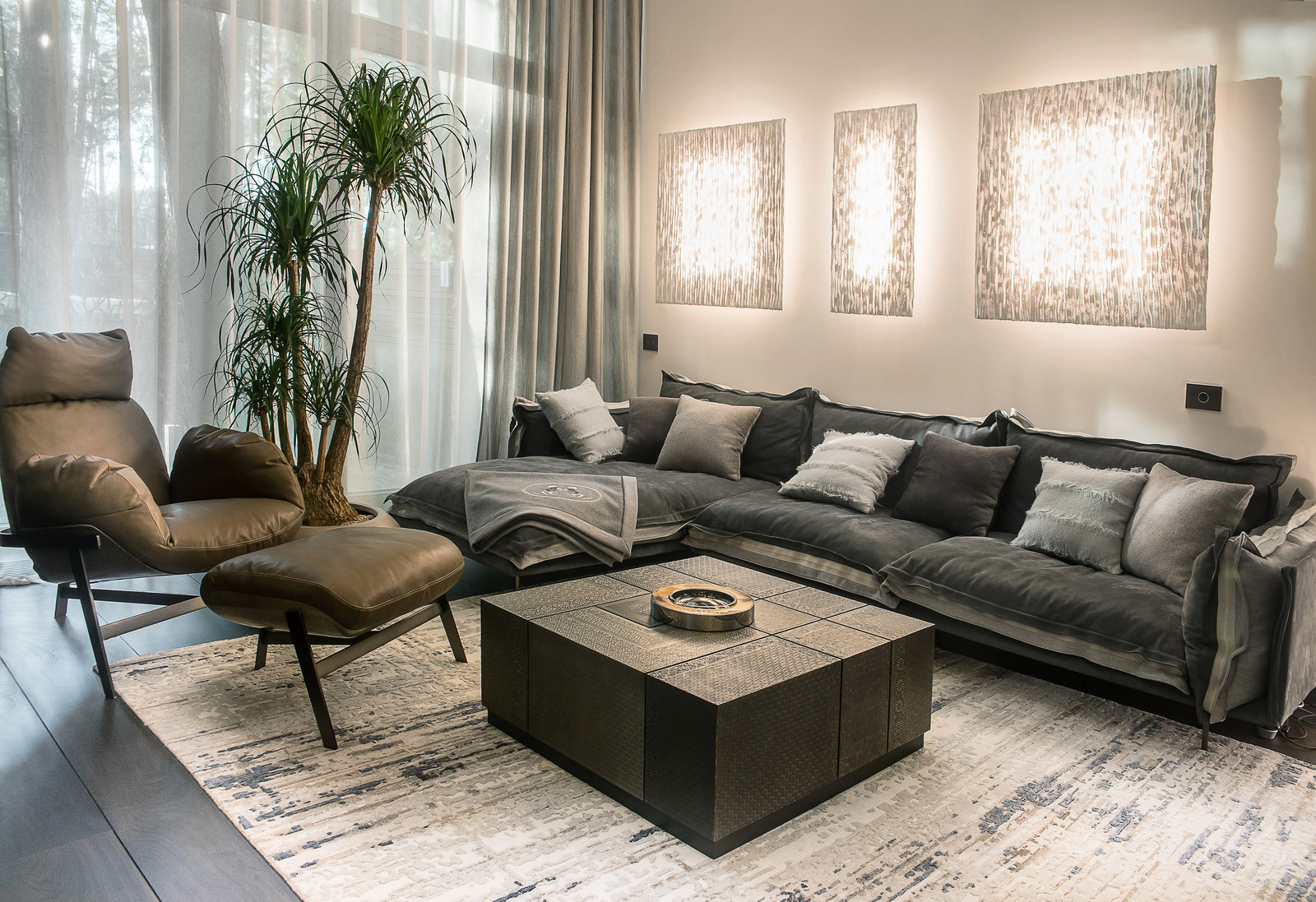 Зона у камина