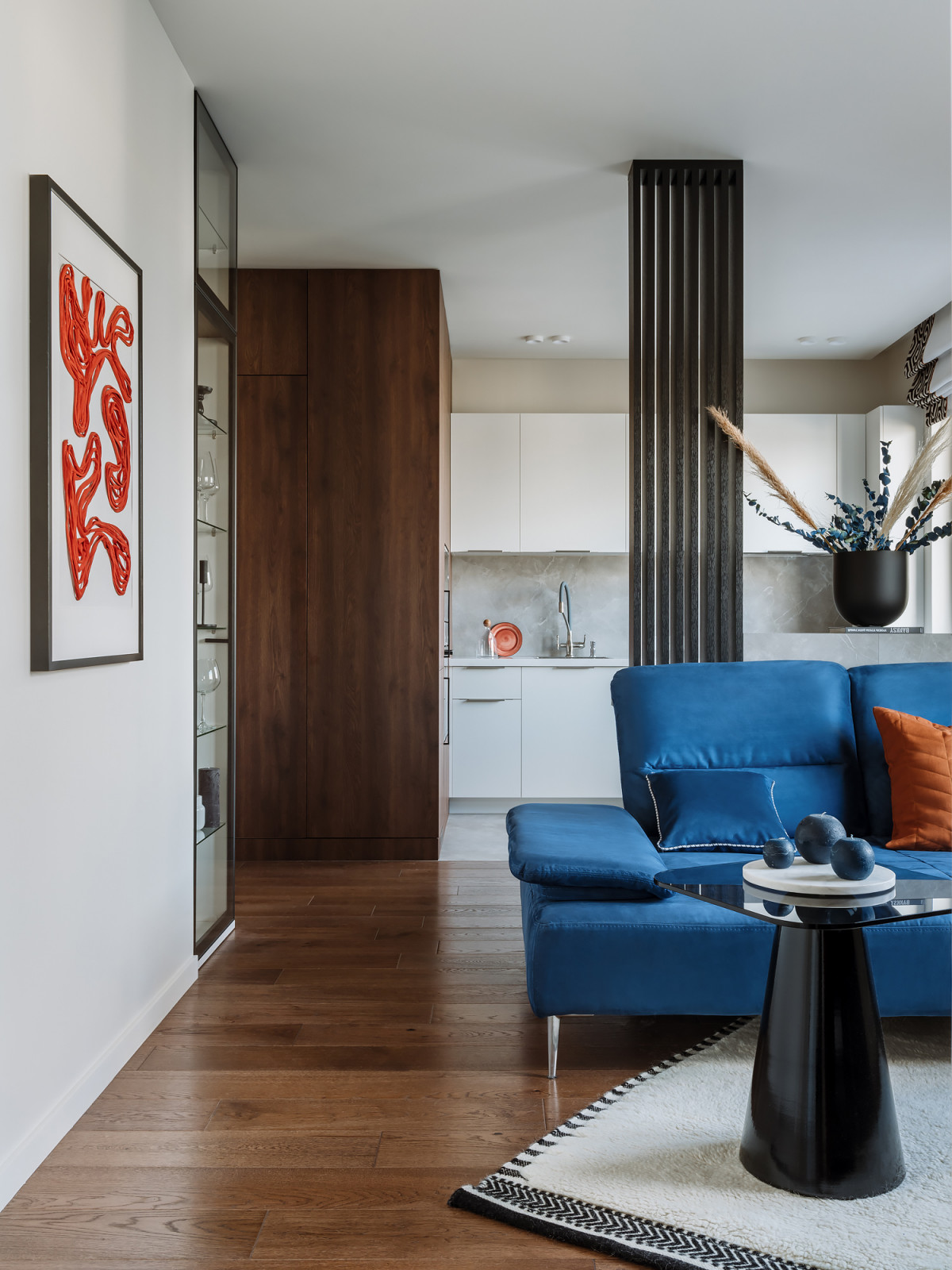 Houzz тур: 58 кв.м — квартира с синим диваном