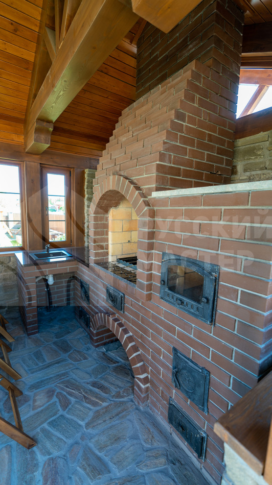 Дом в стиле шале на берегу Правдинского озера