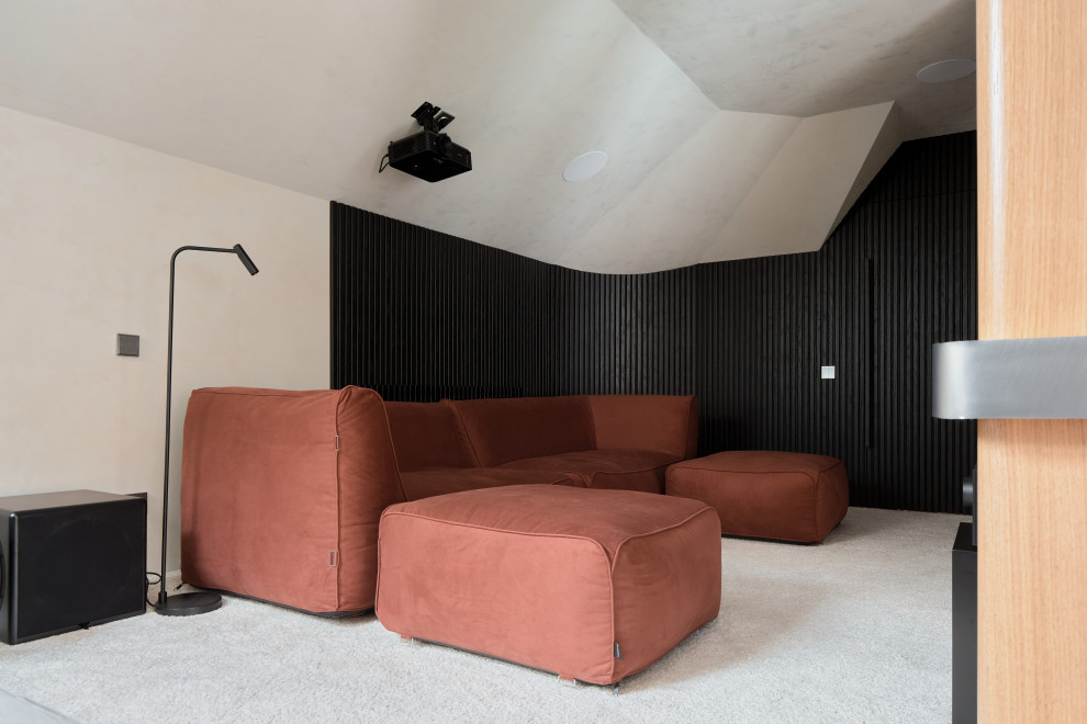 Спальня с прозрачной ванной