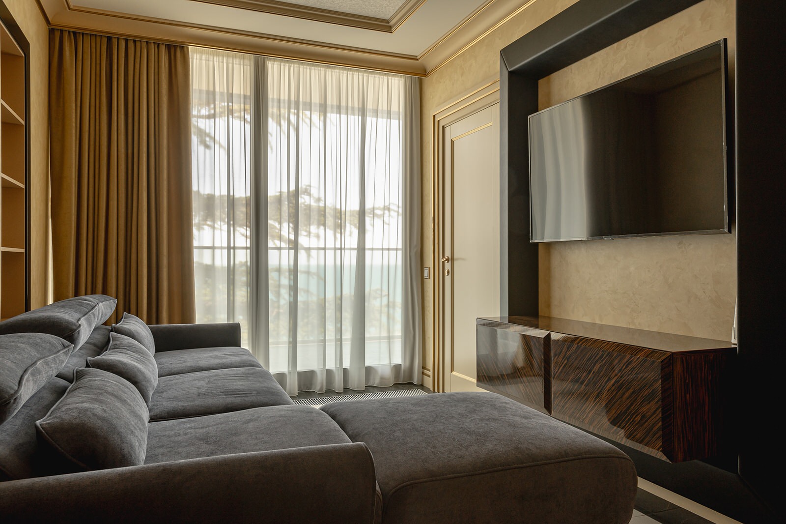 ЖК ЗАЗЕРКАЛЬЕ 407