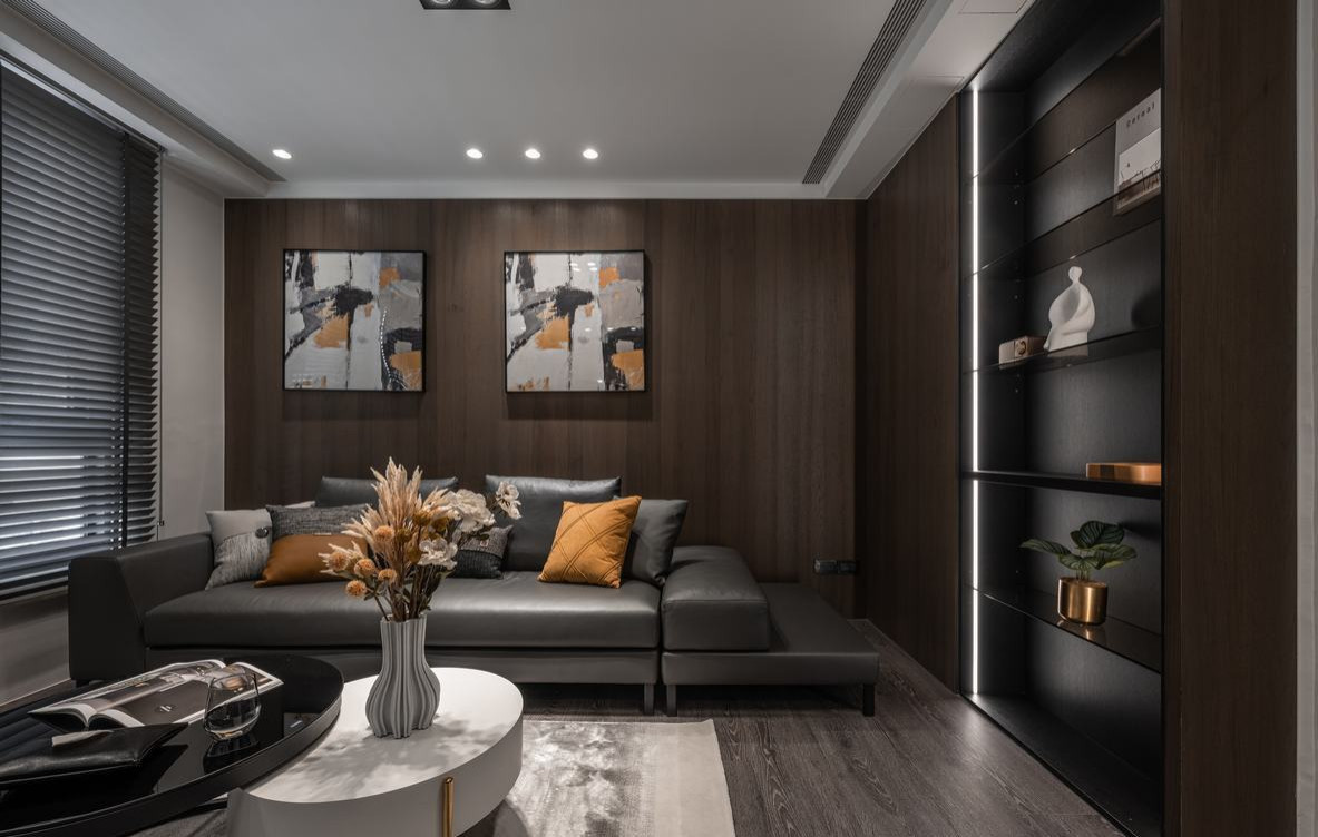 Обложка проекта: Бархатный уют темных оттенков в брутальном интерьере дома в КП Павловские сосны