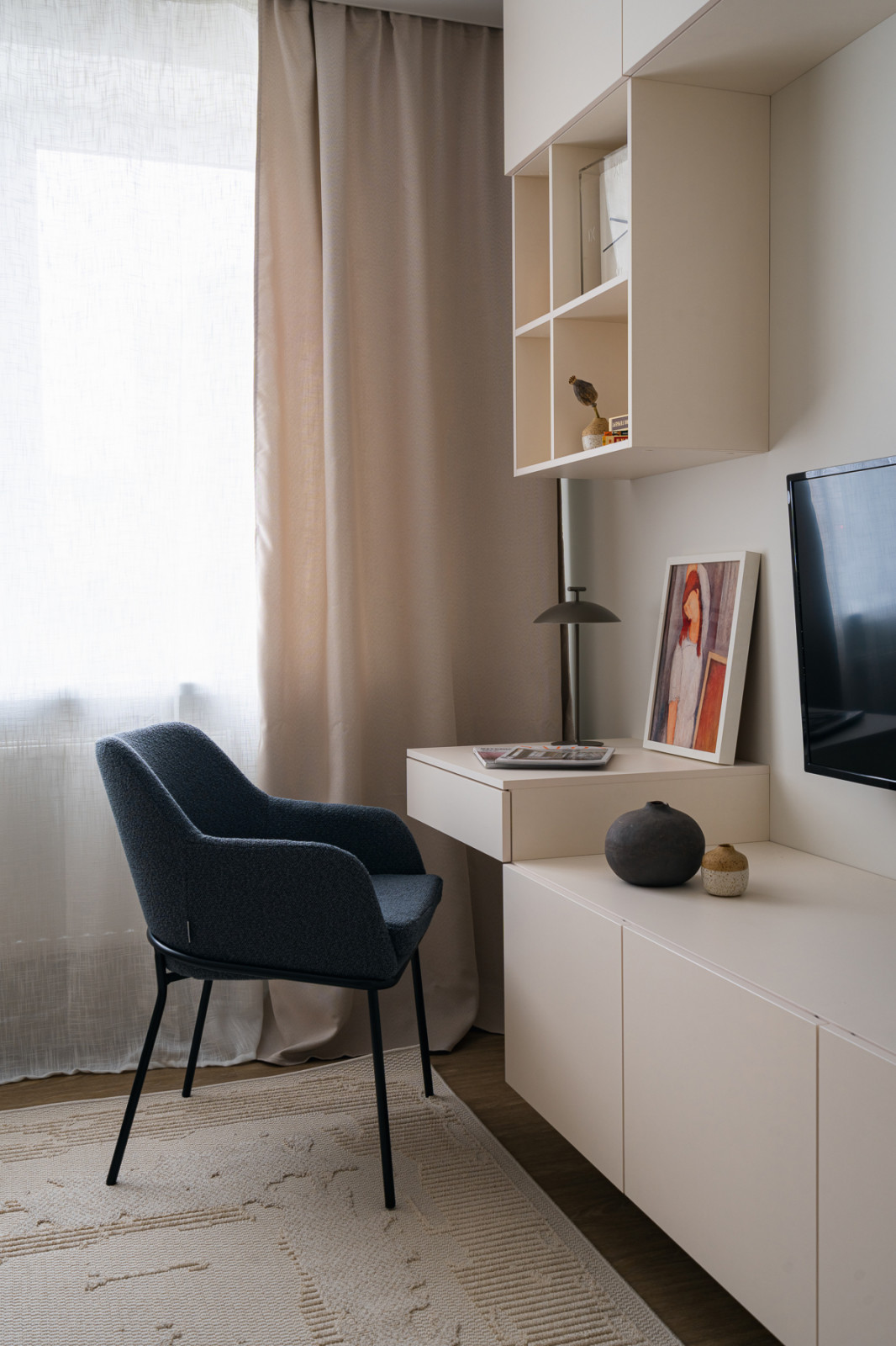 Обложка проекта: Стеллажи, открытые шкафы, полки с подветкой