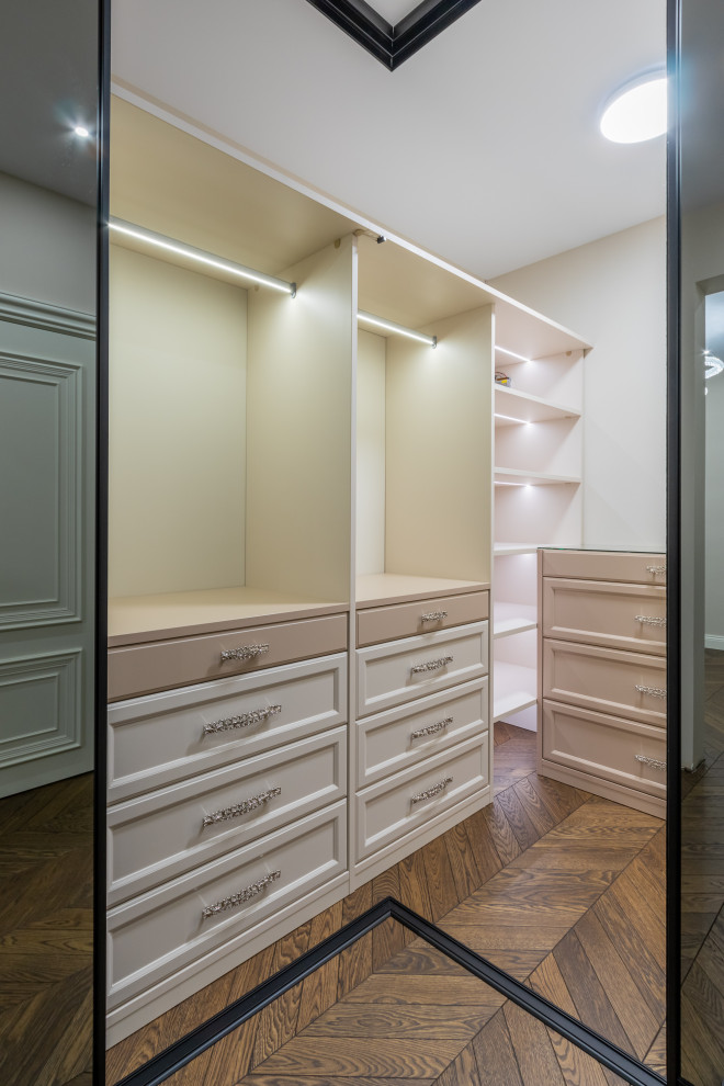 Угловая гардеробная с дверьми-купе raumplus