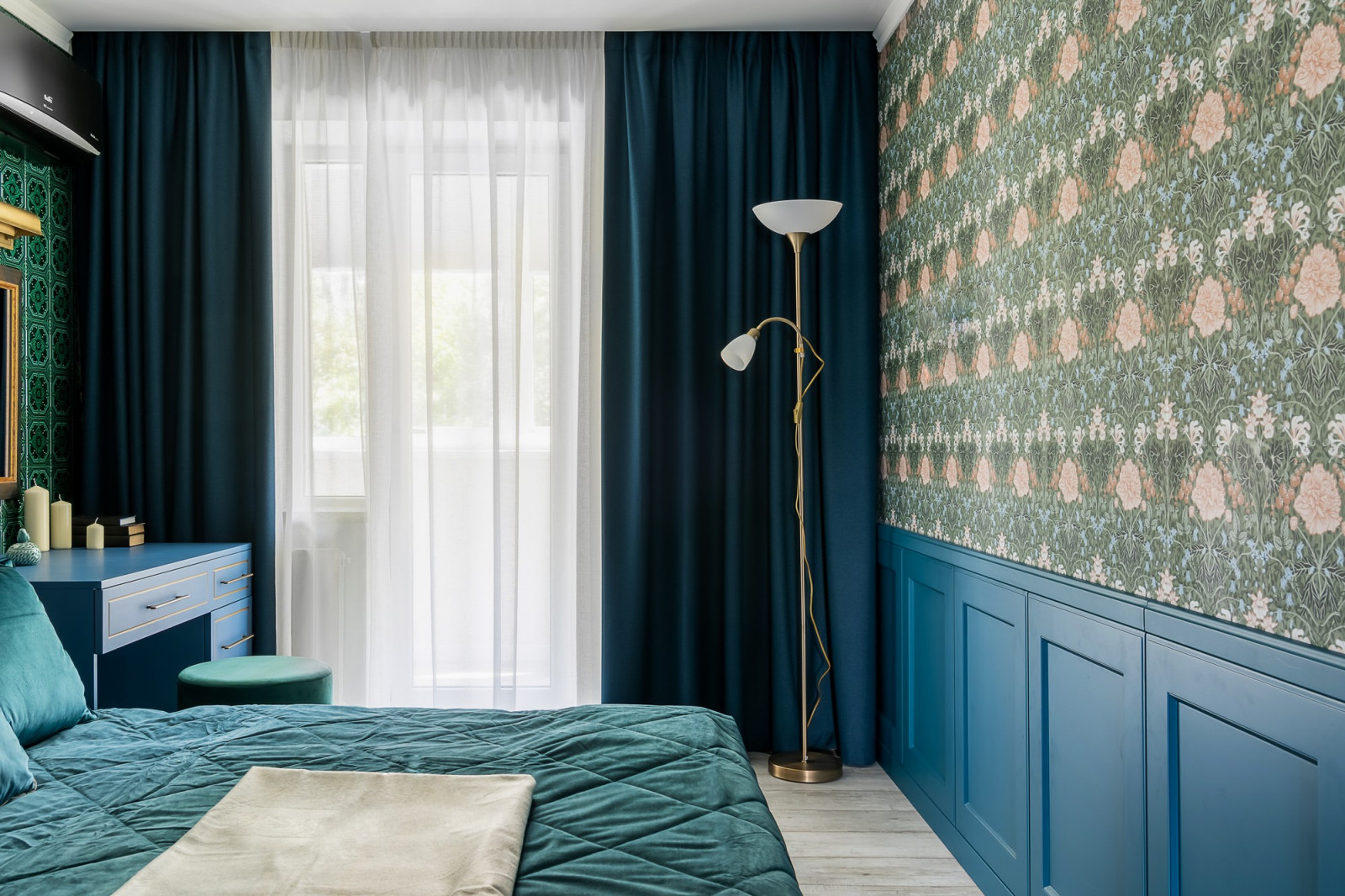 Яркое смешение стилей