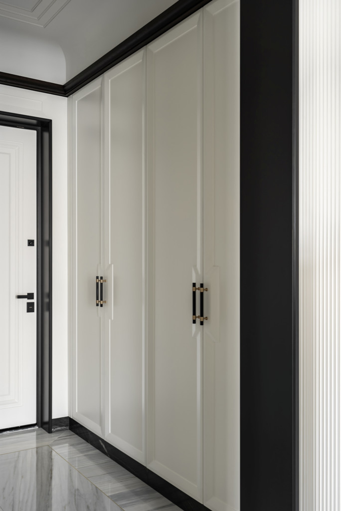 Шикарная квартира с белой мебелью