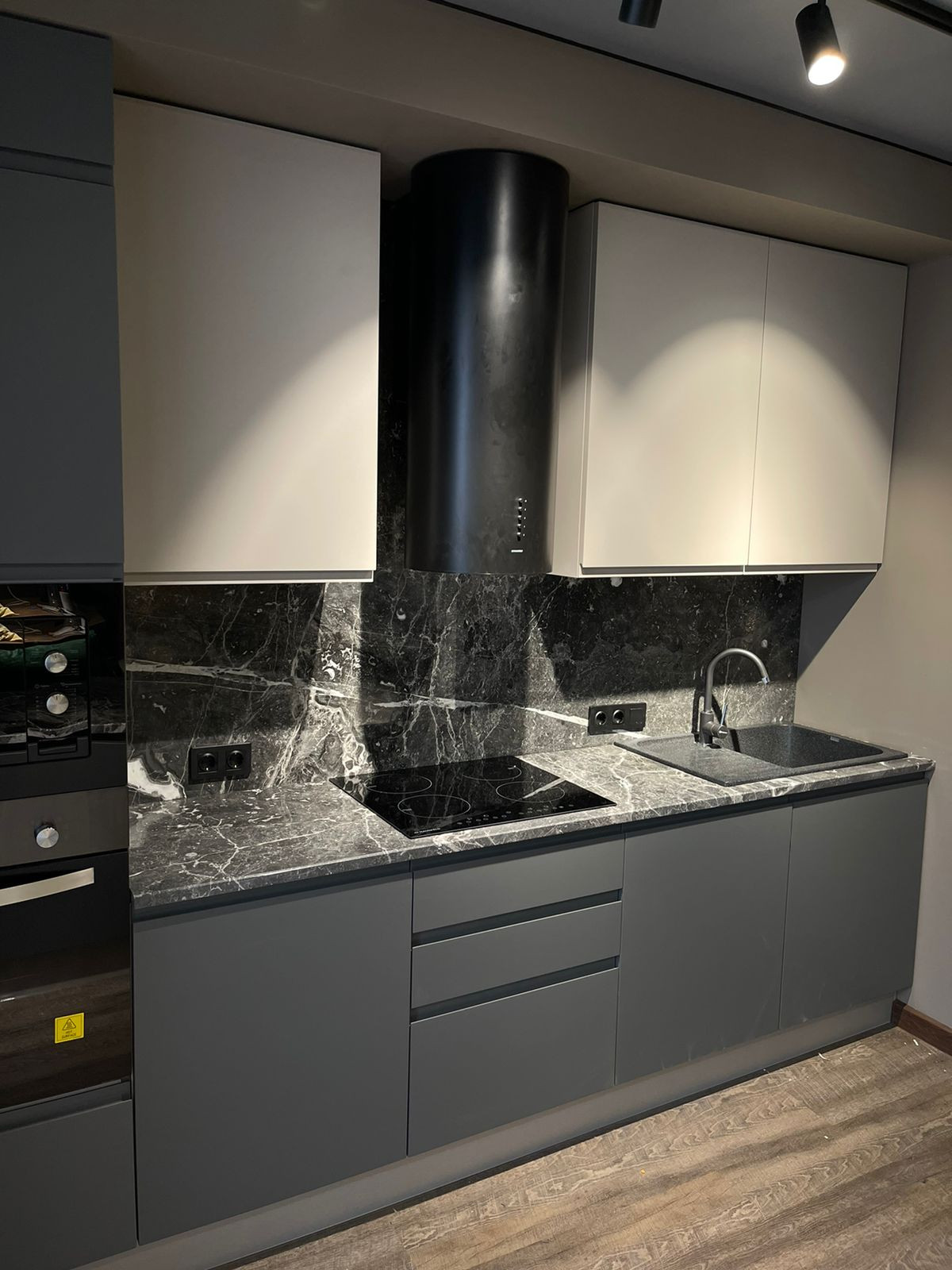 Обложка проекта: Стильная кухня для молодого парня