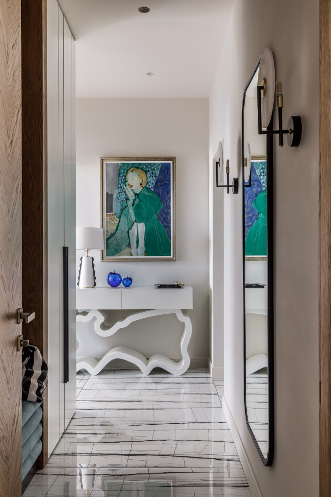 Дом с синими человечками