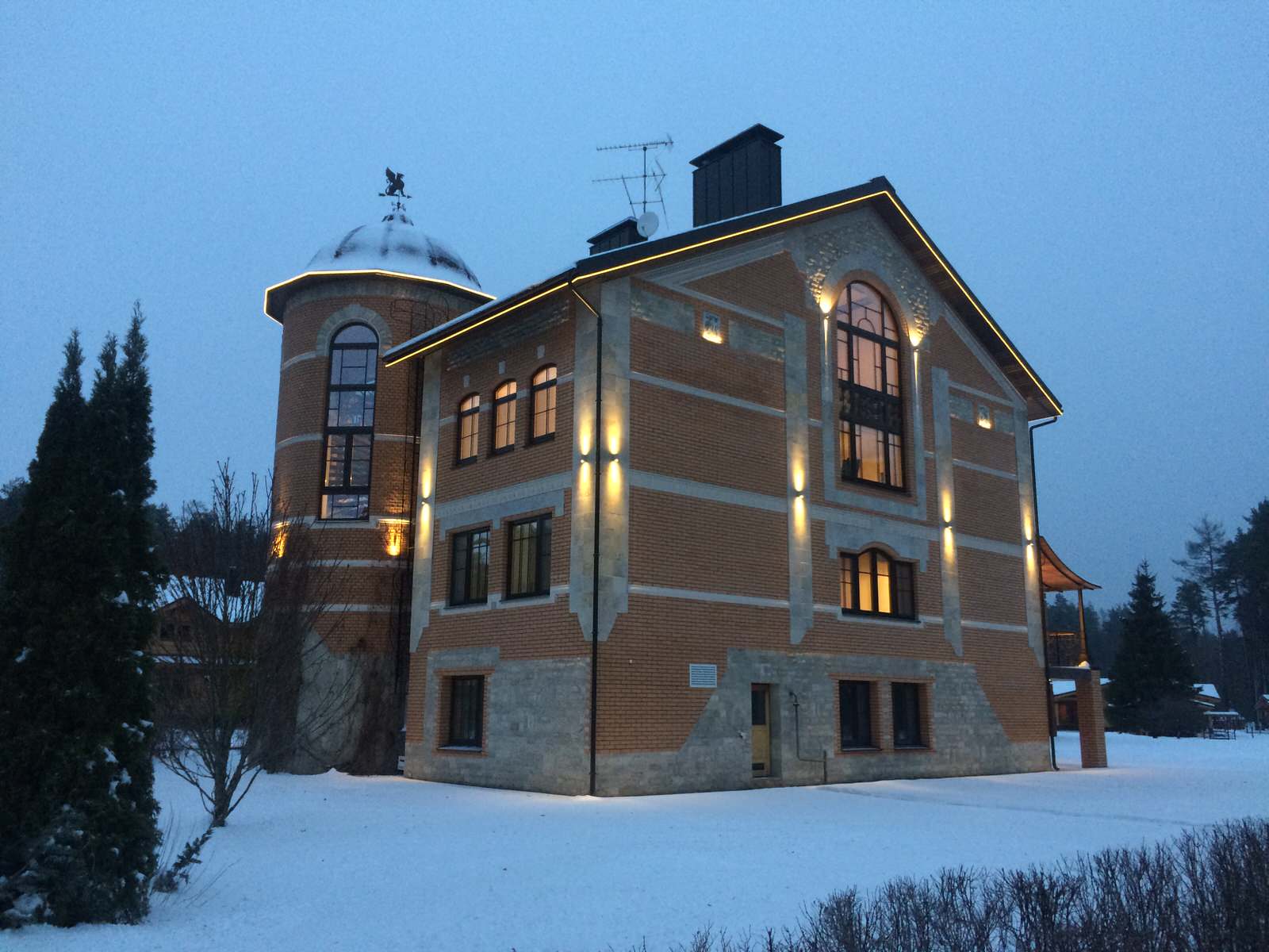 Светодиодное архитектурное освещение загородного дома - пос. Медвежьи Озера