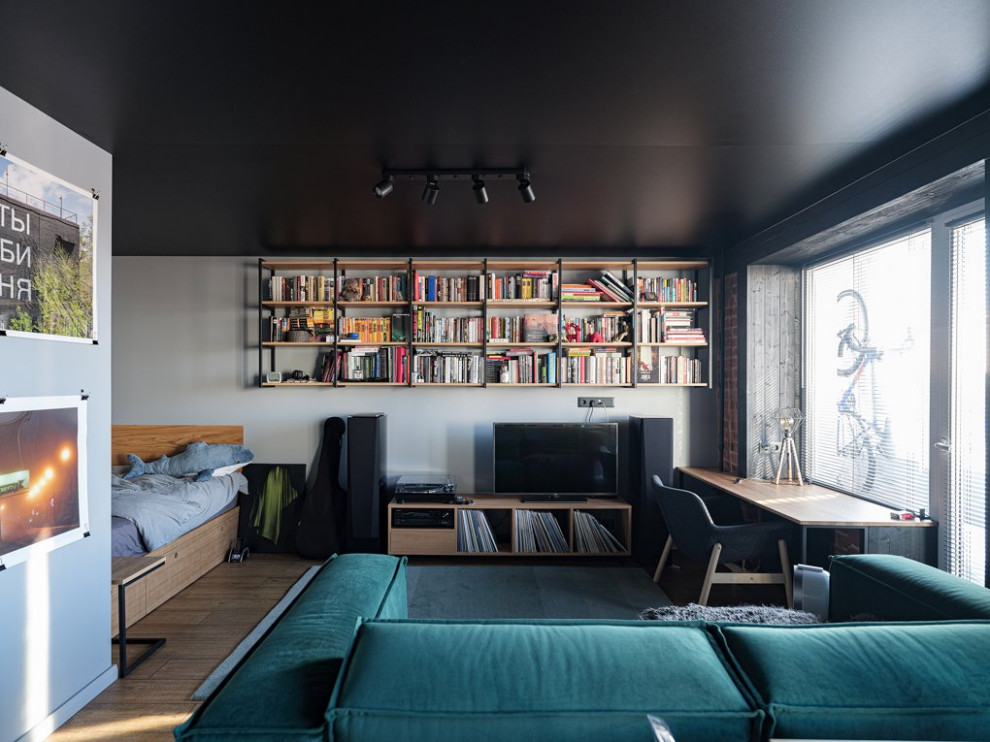 Квартира-студия с черным потолком в стиле лофт