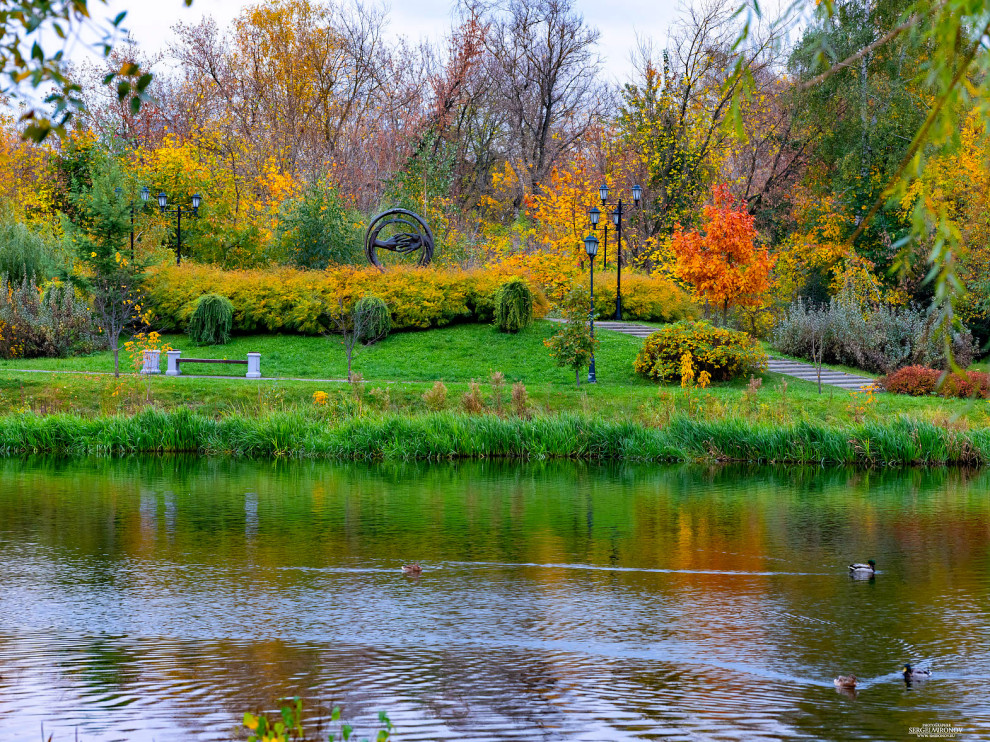 Прогулочная зона вдоль р. Яуза на территории ЦПКиО, г. Мытищи