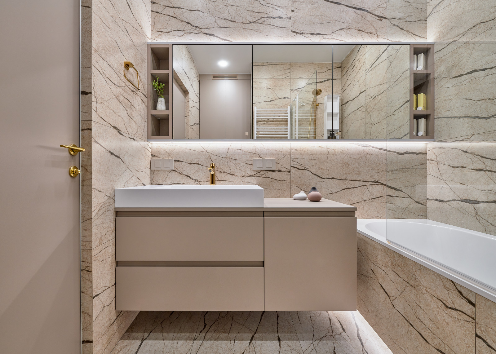 Стильный монохром - трехкомнатная квартира