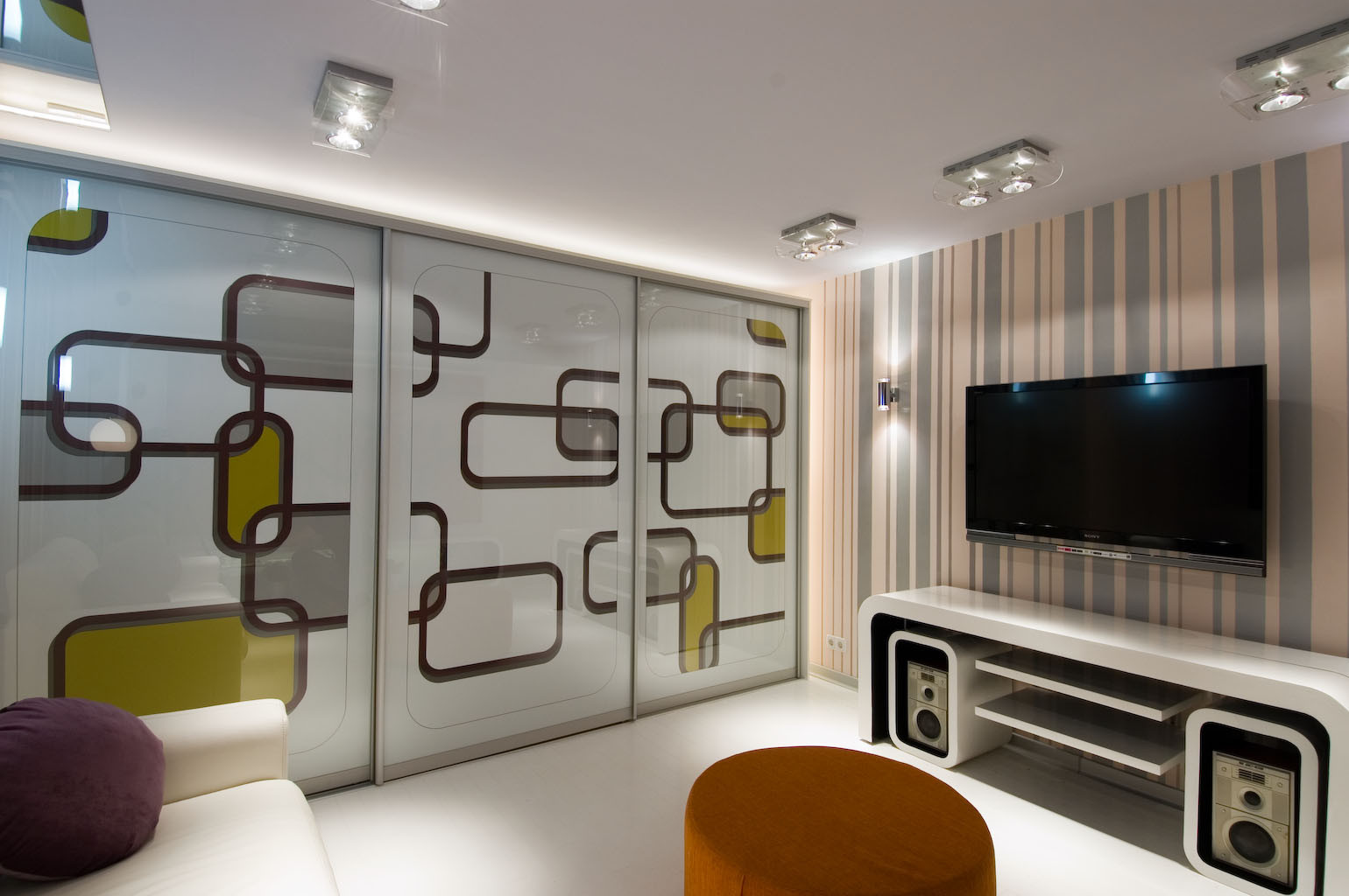 Universal drawing-room