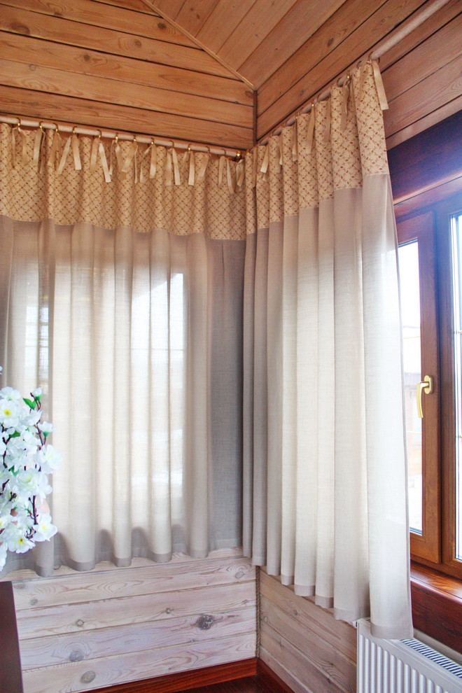 В загородном деревянном доме