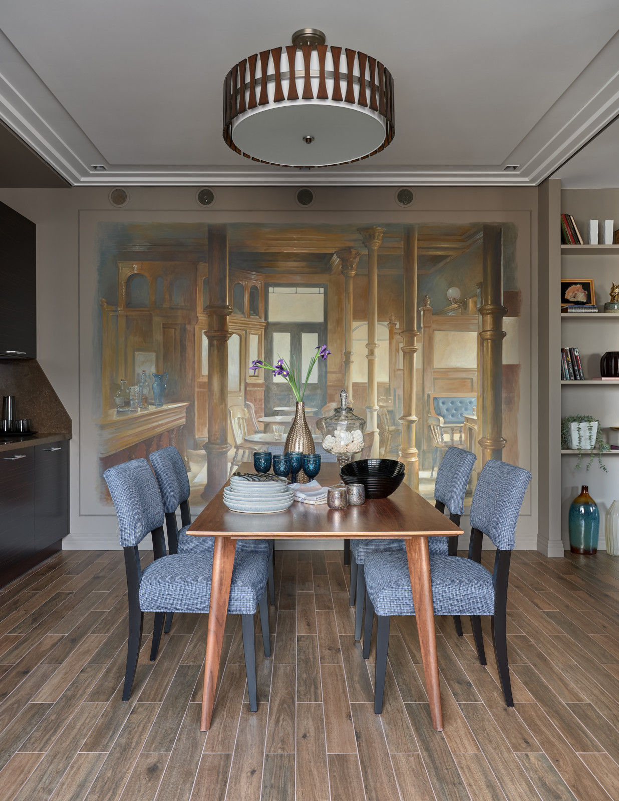 Современный интерьер с отсылкой к классике. Дизайнер Татьяна Нацвина.