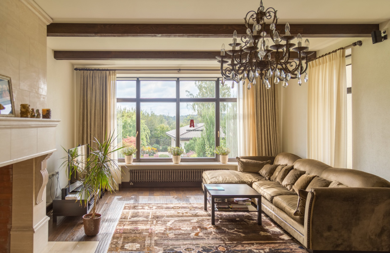 Дом на крутом склоне