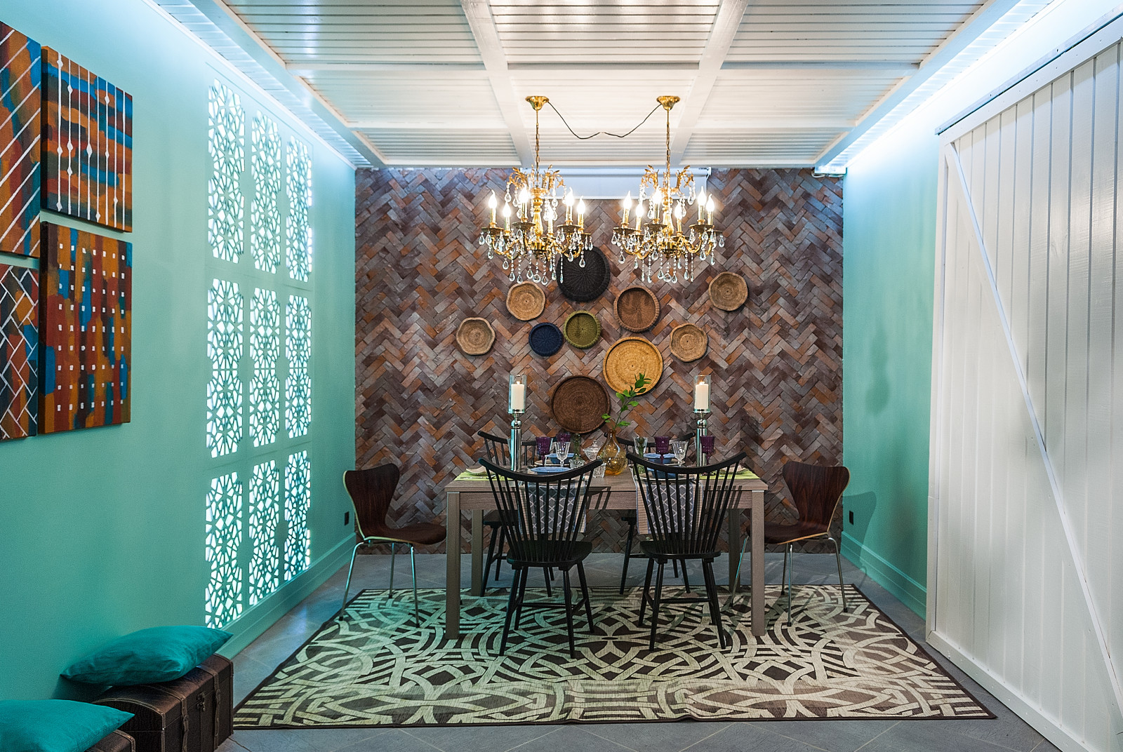 Яркие стены