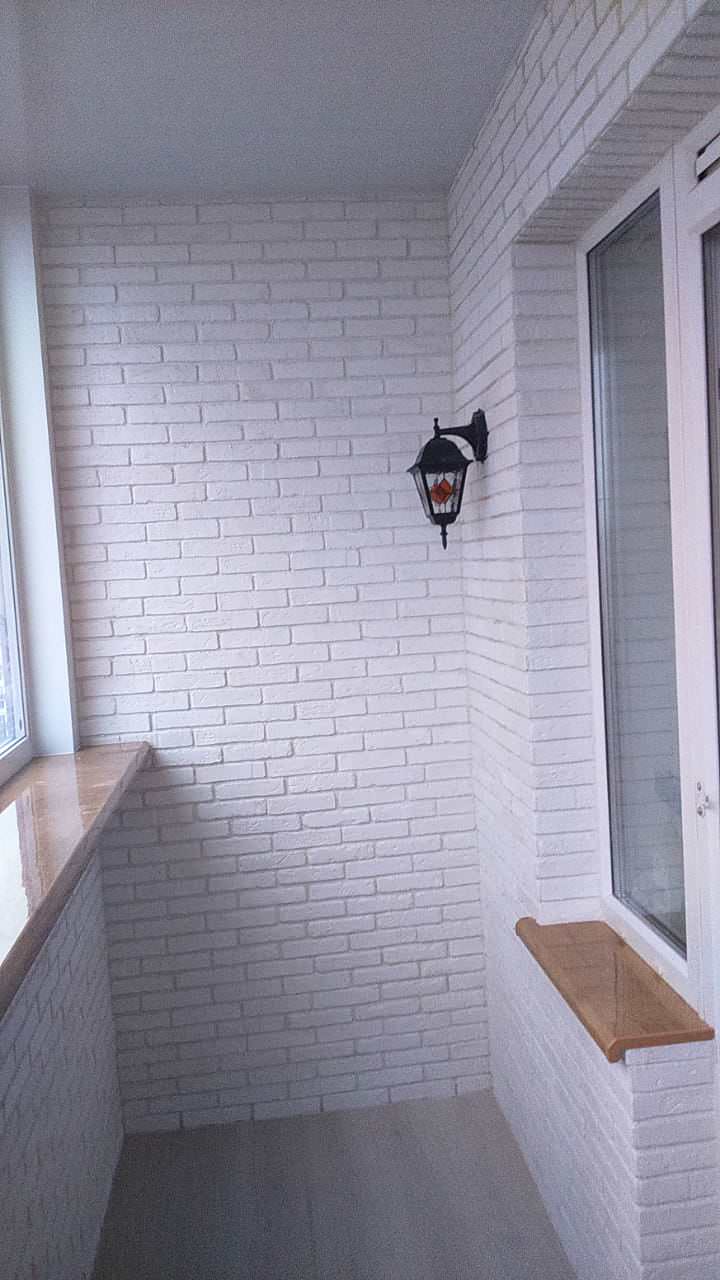 Замена остекления, утепление и отделка балкона декоративным камнем