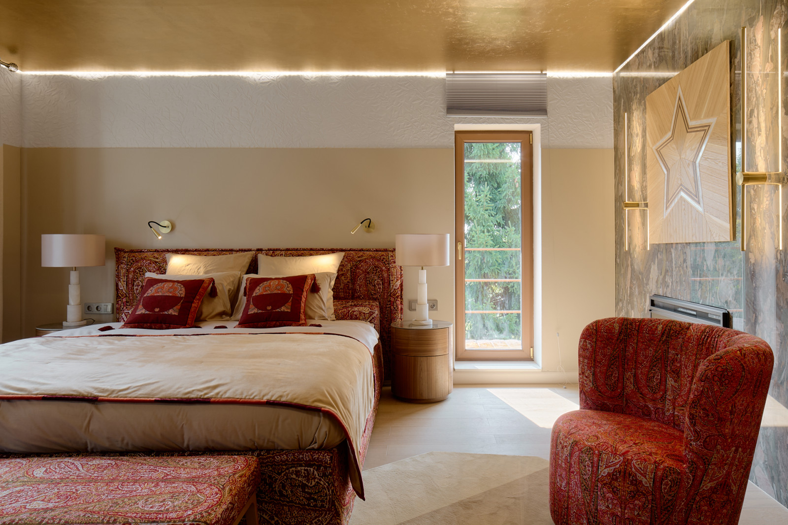 Мастер-спальня в розовом золоте