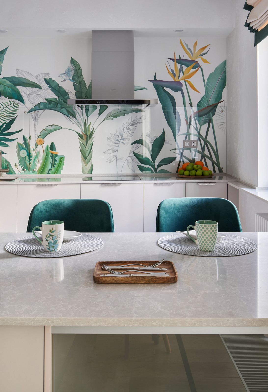 Роспись стен в кухонной зоне