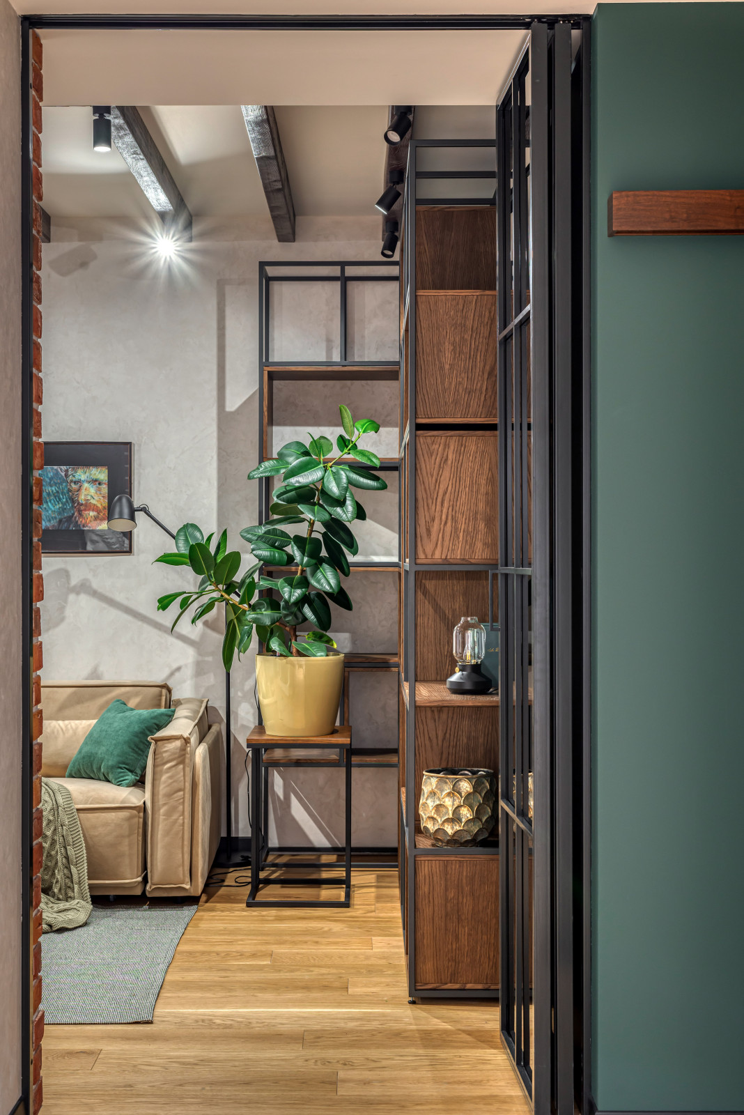 Трехкомнатная квартира в центре Москвы