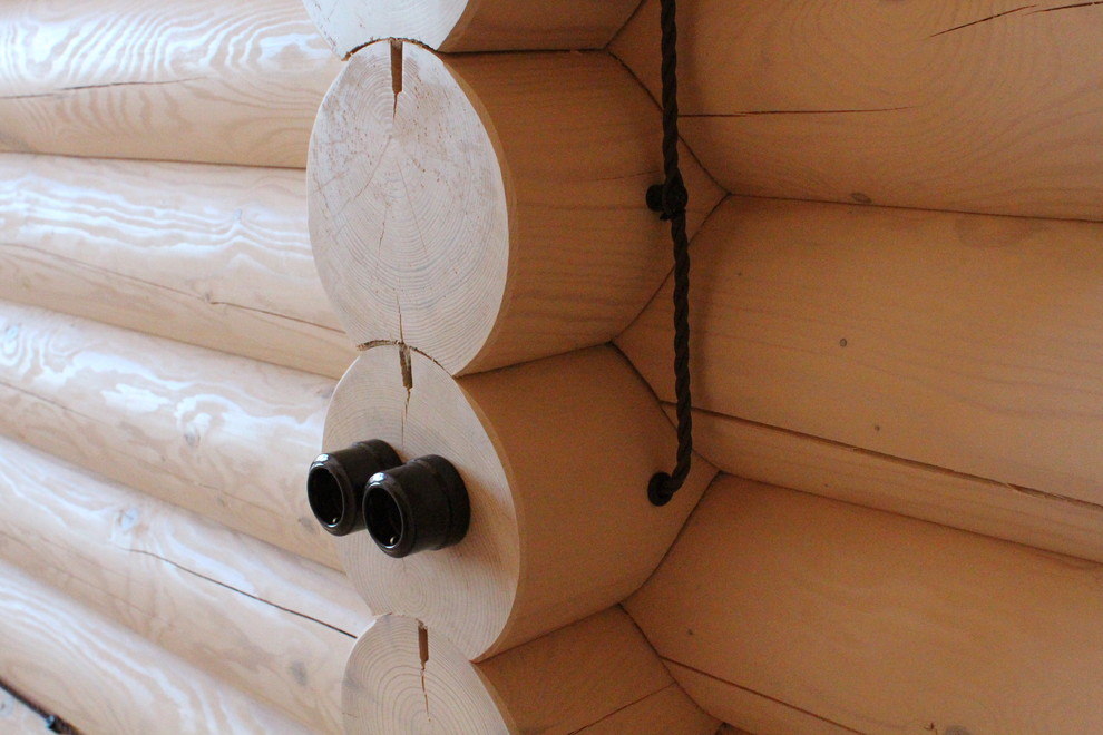 Ретро электрика + деревянные накладки naBrevno в интерьере бревенчатого дома