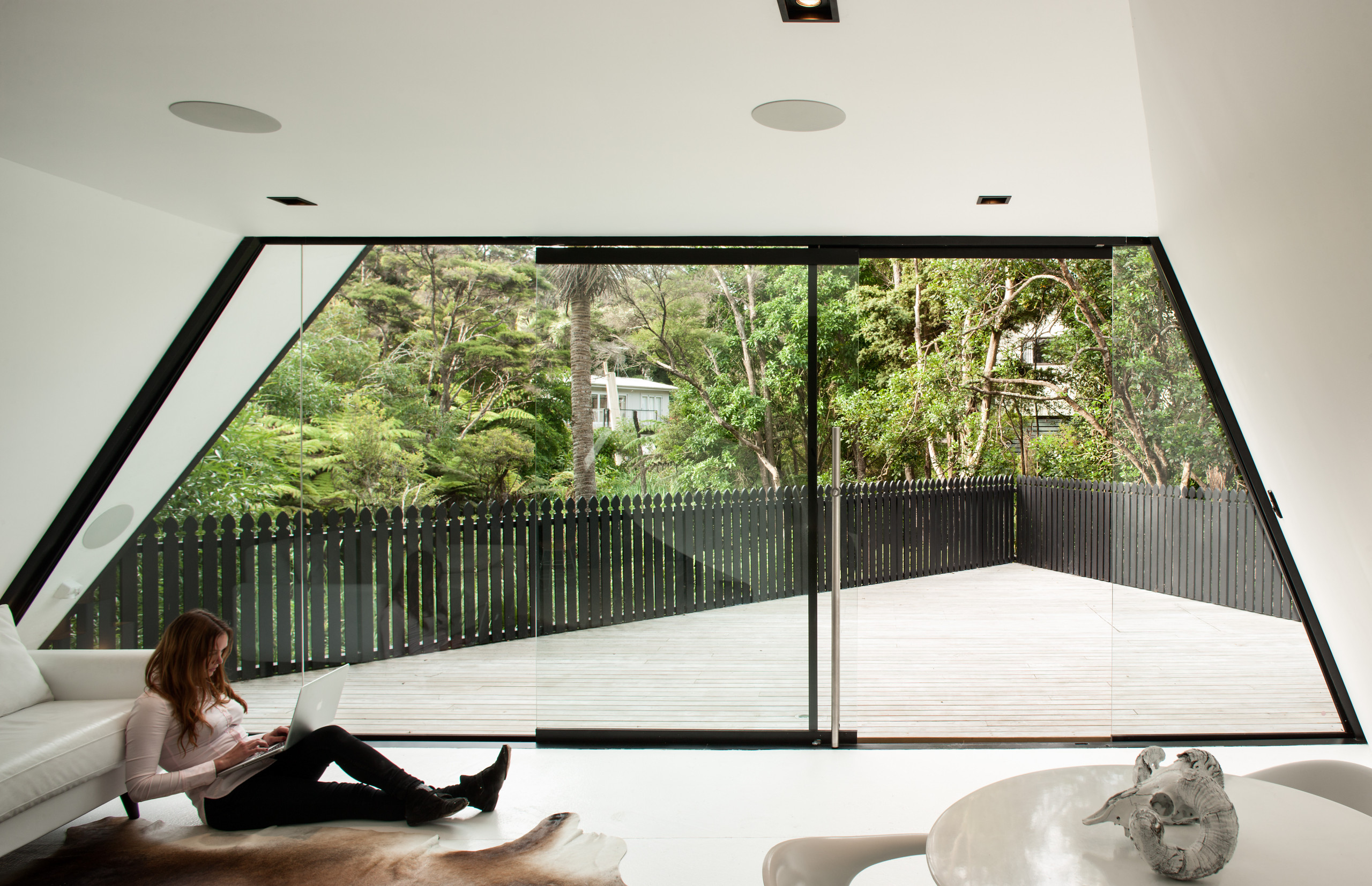 Houzz Новая Зеландия: Дом-палатка в зарослях кустарника