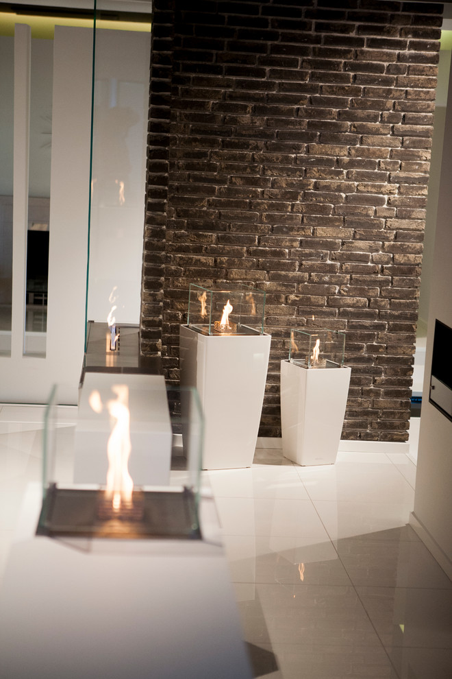 Гостиная в современном стиле с биокамином Decoflame