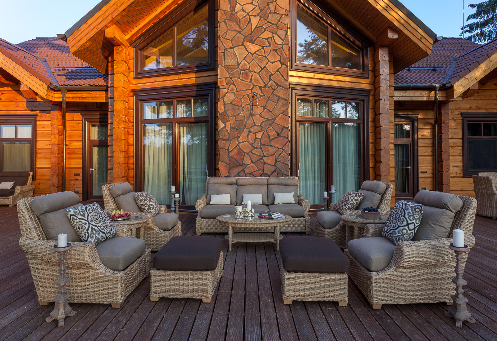 Деревянный дом в классическом стиле