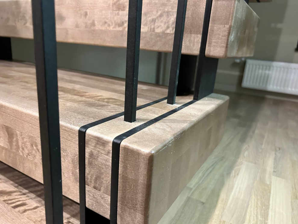 Обложка проекта: Лестница на 4х косоурах