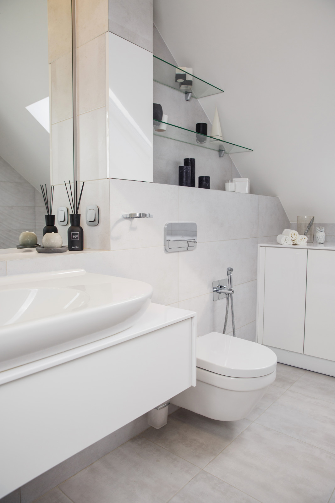 Обложка проекта: Двухэтажная квартира с мансардным потолком