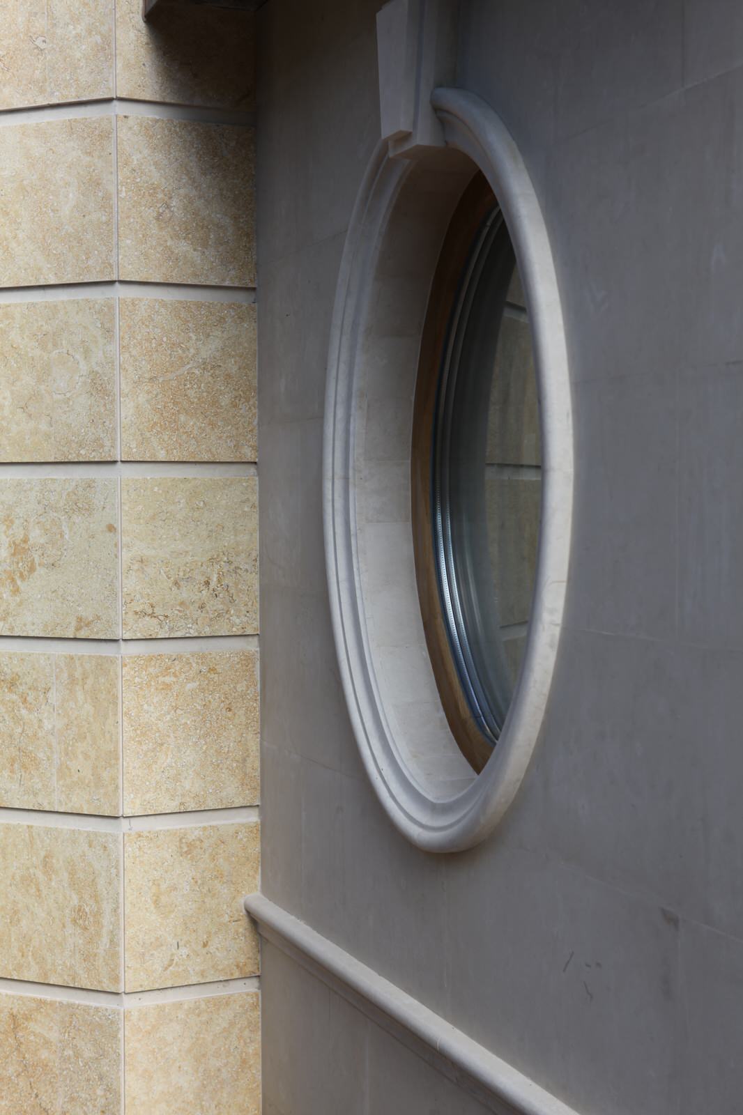 Облицовка природным камнем фасада №15