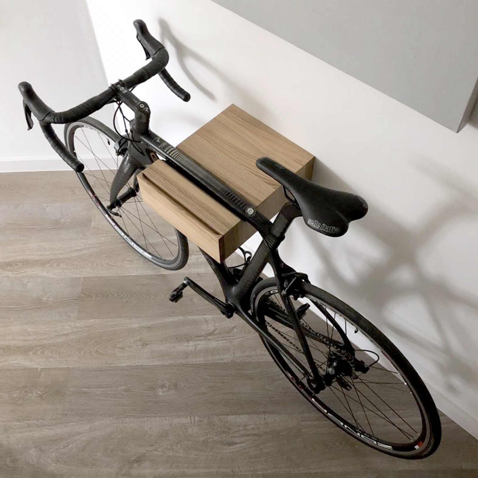 Обложка проекта: Derebas custom. Полка для велосипеда
