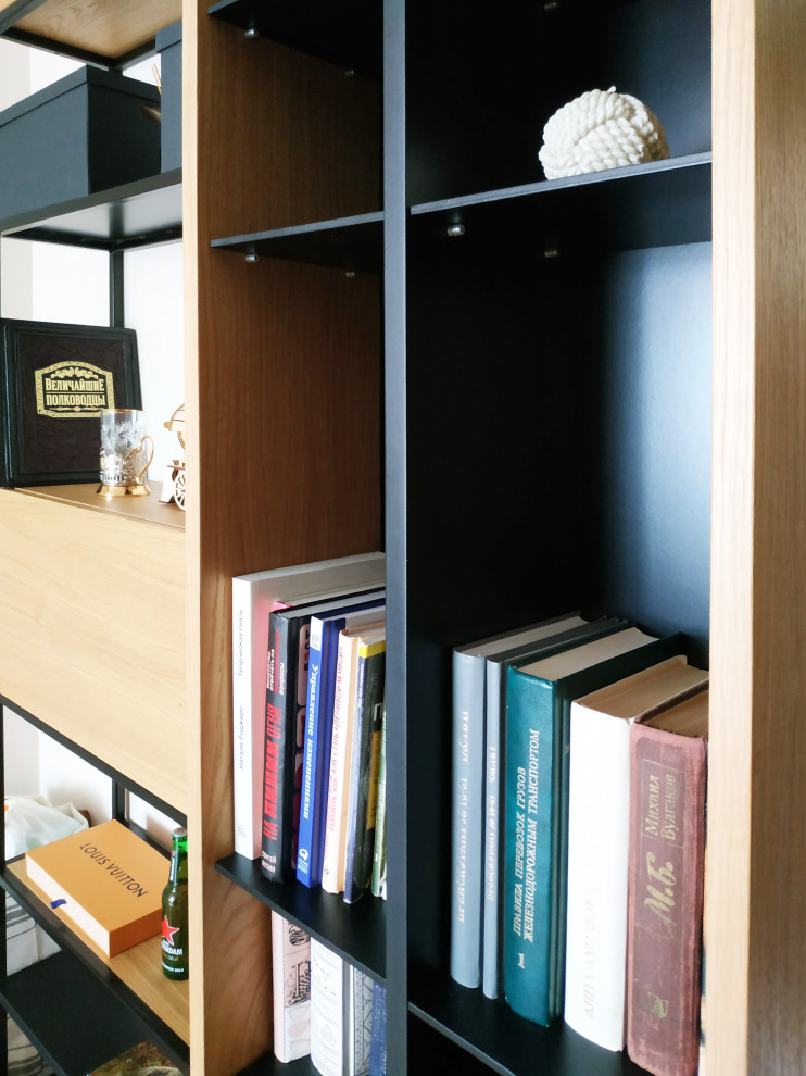 Открытый стеллаж для хранения.