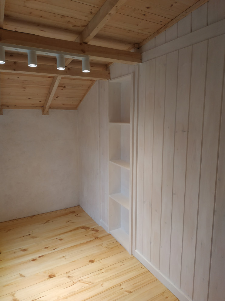 Пристройка прихожей к старому дому в деревне