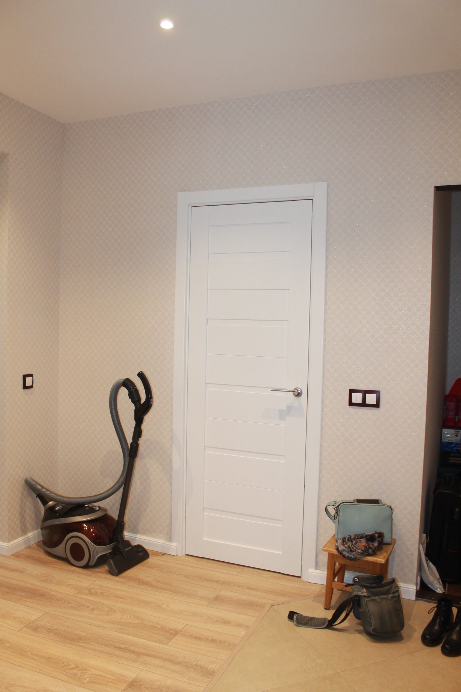 Квартира в стиле современной классики в фиолетовых тонах