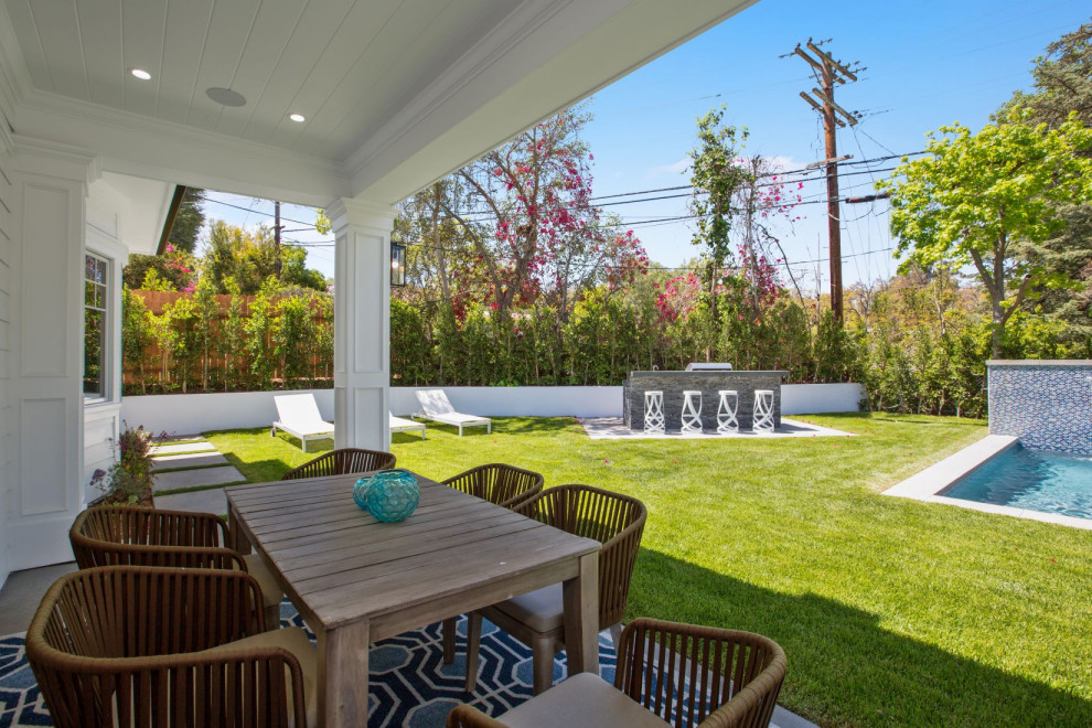 Дом в стиле Кейпкод на  Шерман Оакс