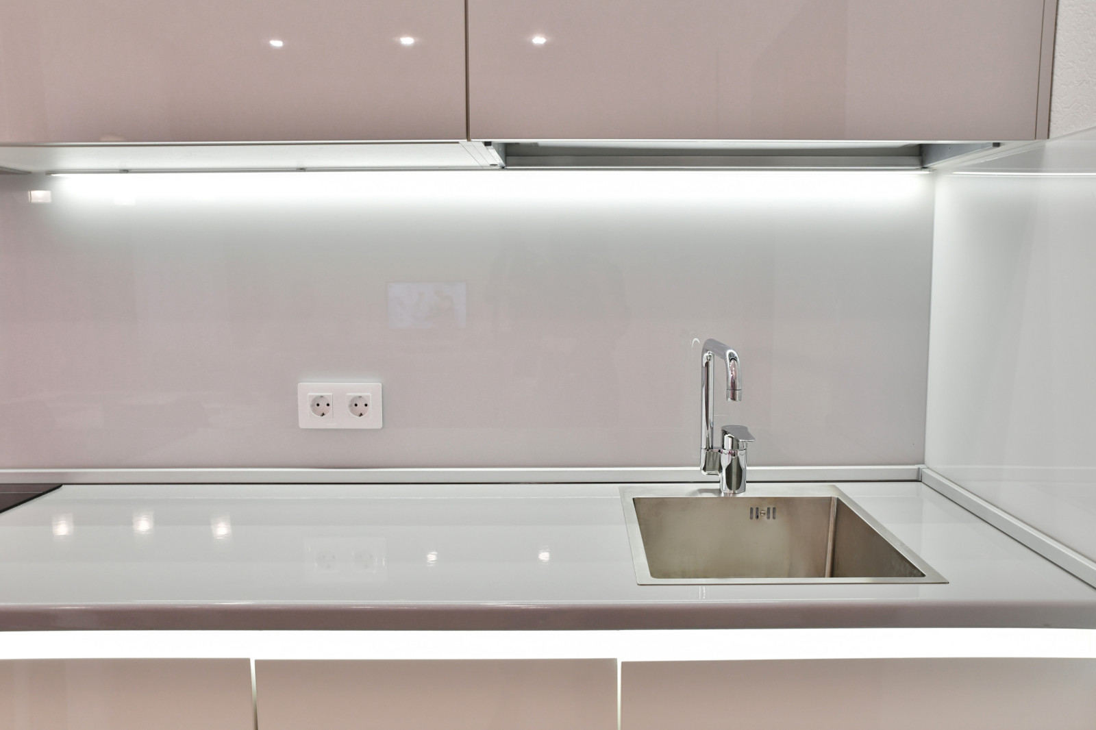 Глянцевая кухня модерн