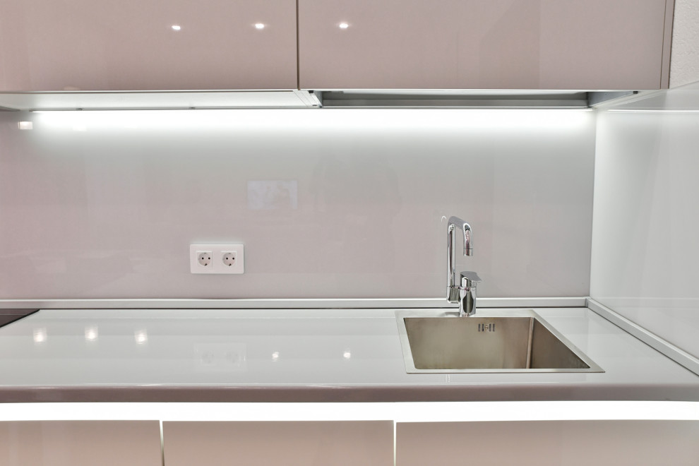 Глянцевая кухня модерн