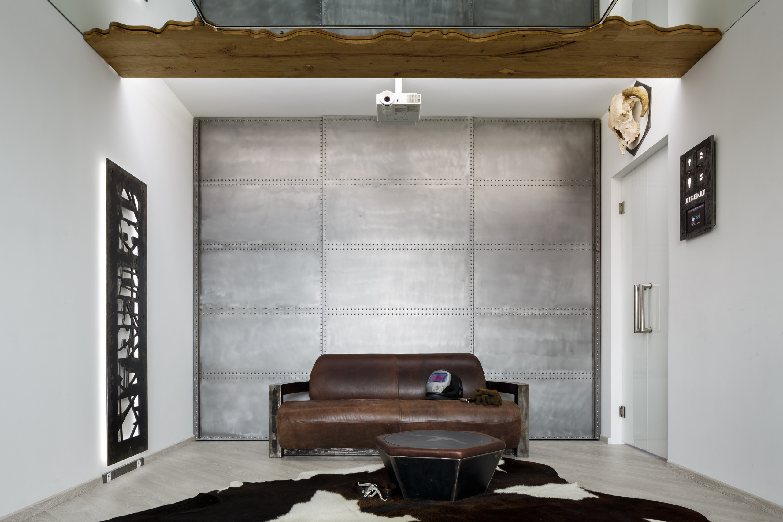 Houzz тур: Квартира сварщика-экспериментатора в Петербурге