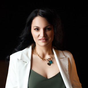 Элина Калаиджи